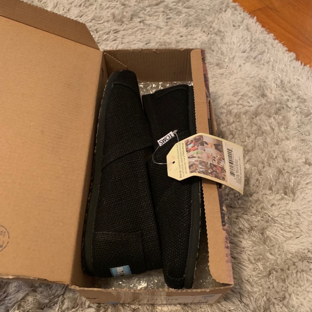 Toms